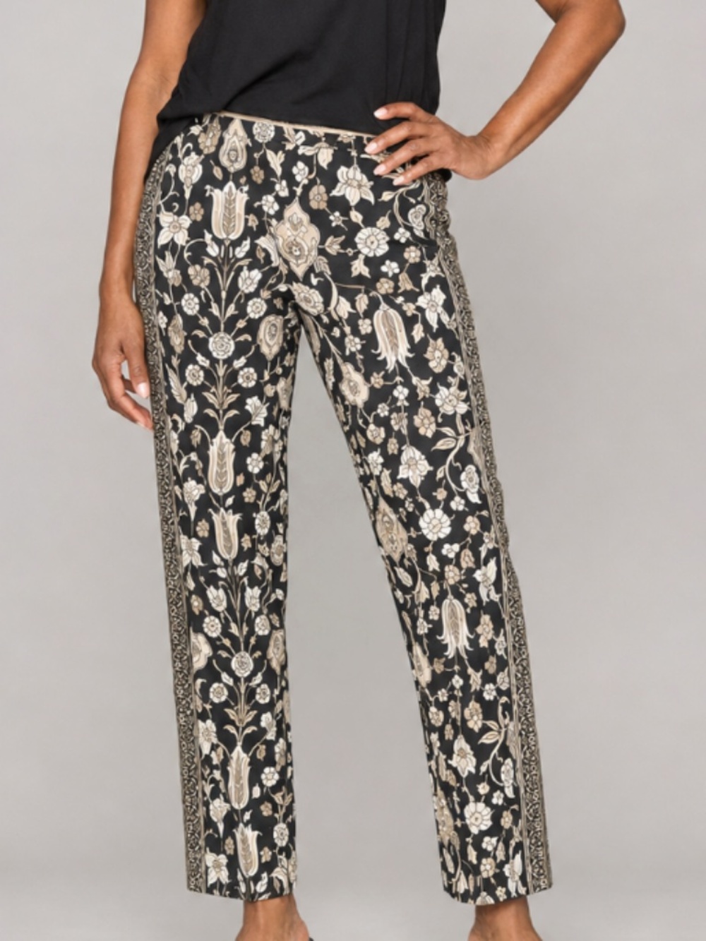 Gretchen Scott | Black and Cream Floral Designed Pants | Size Small